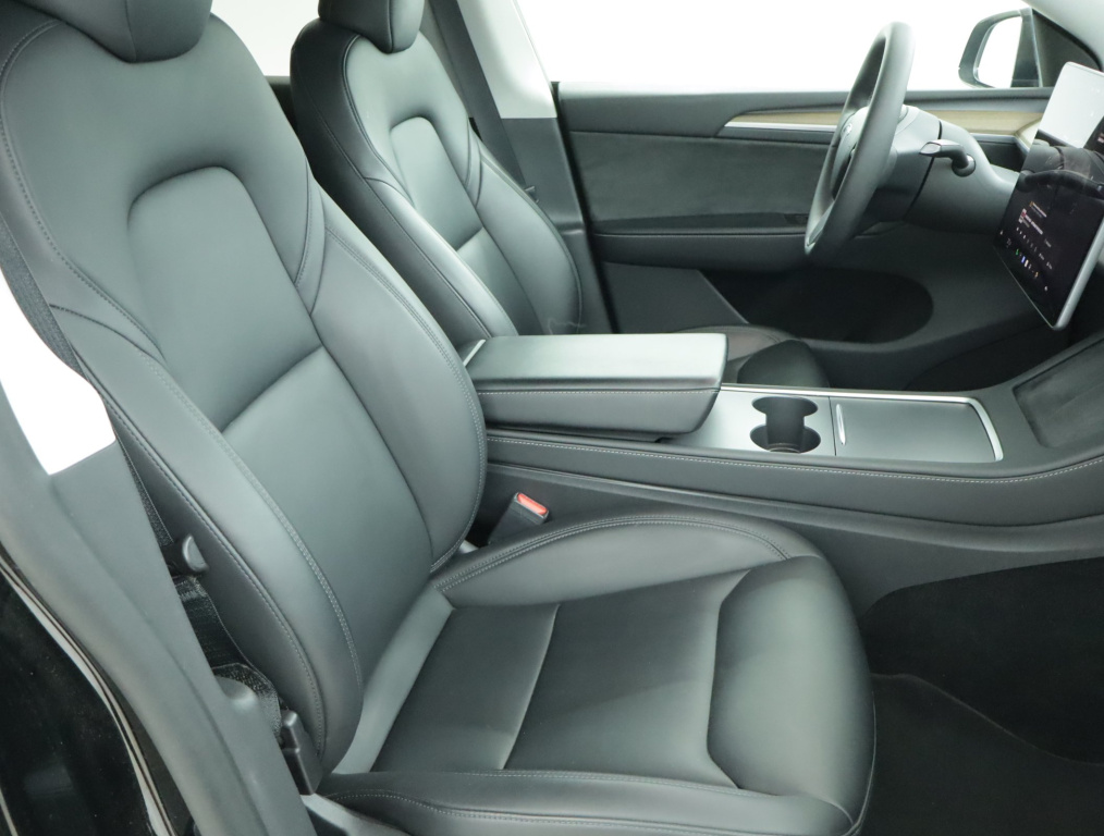 Tesla Model Y 4x4 2023 10