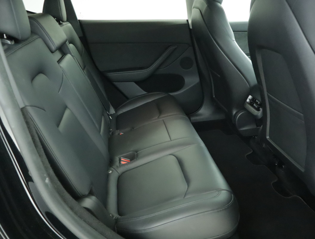 Tesla Model Y 4x4 2023 11