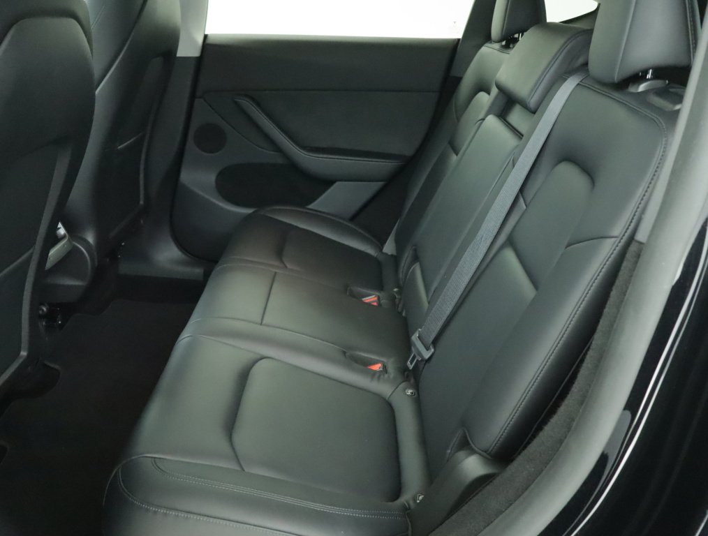 Tesla Model Y 4x4 2023 12