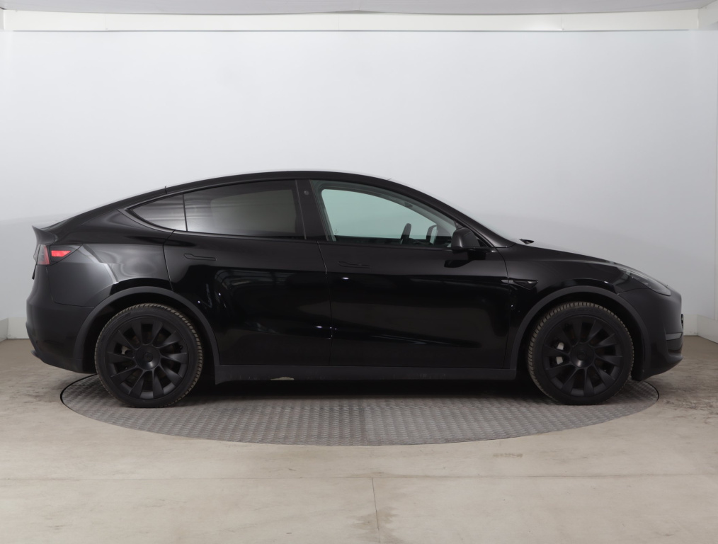 Tesla Model Y 4x4 2023 8