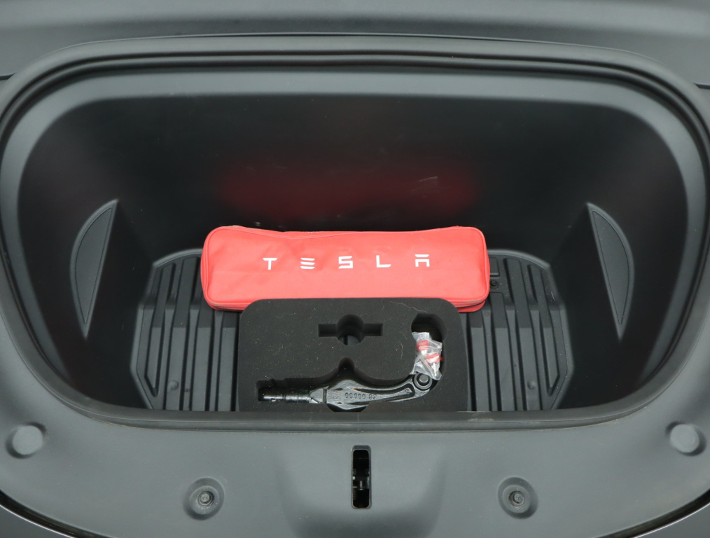 Tesla Model Y 4x4 2023 22