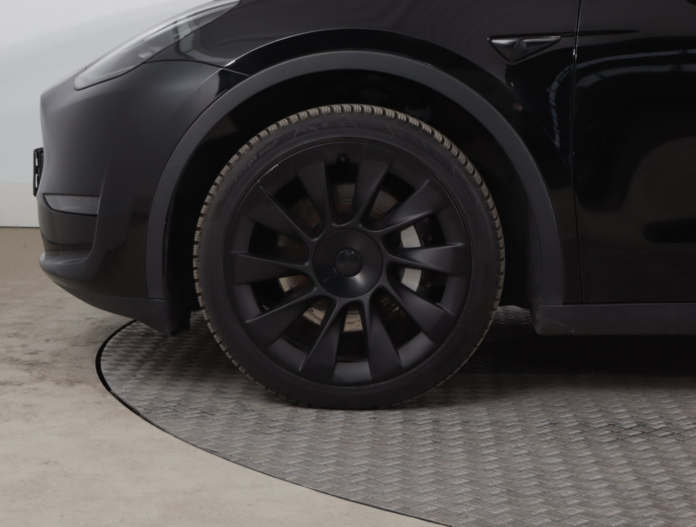 Tesla Model Y 4x4 2023 18