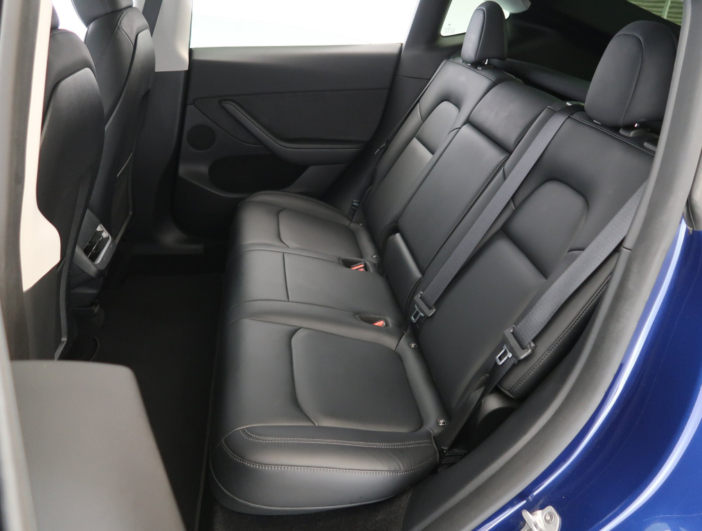 Tesla Model Y 4x4 2023 12