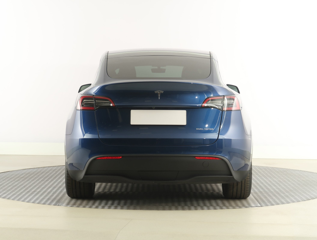 Tesla Model Y 4x4 2023 6