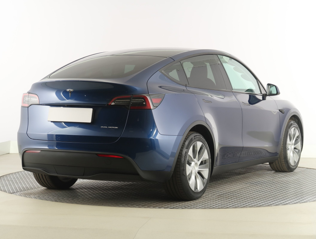 Tesla Model Y 4x4 2023 7
