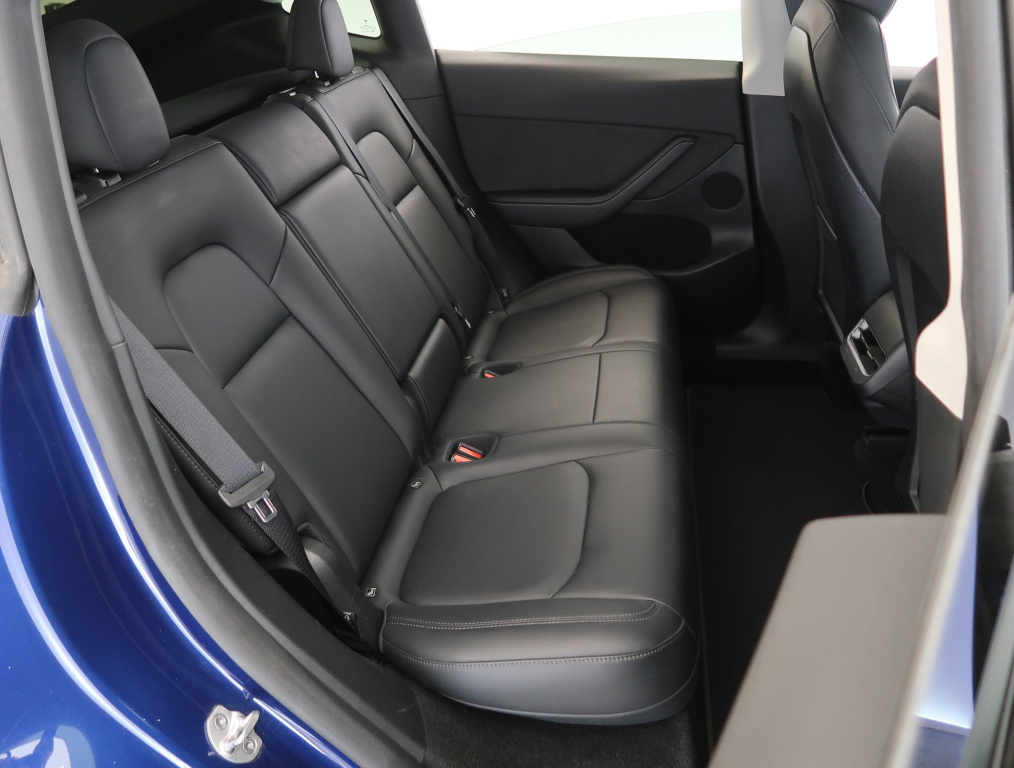 Tesla Model Y 4x4 2023 11