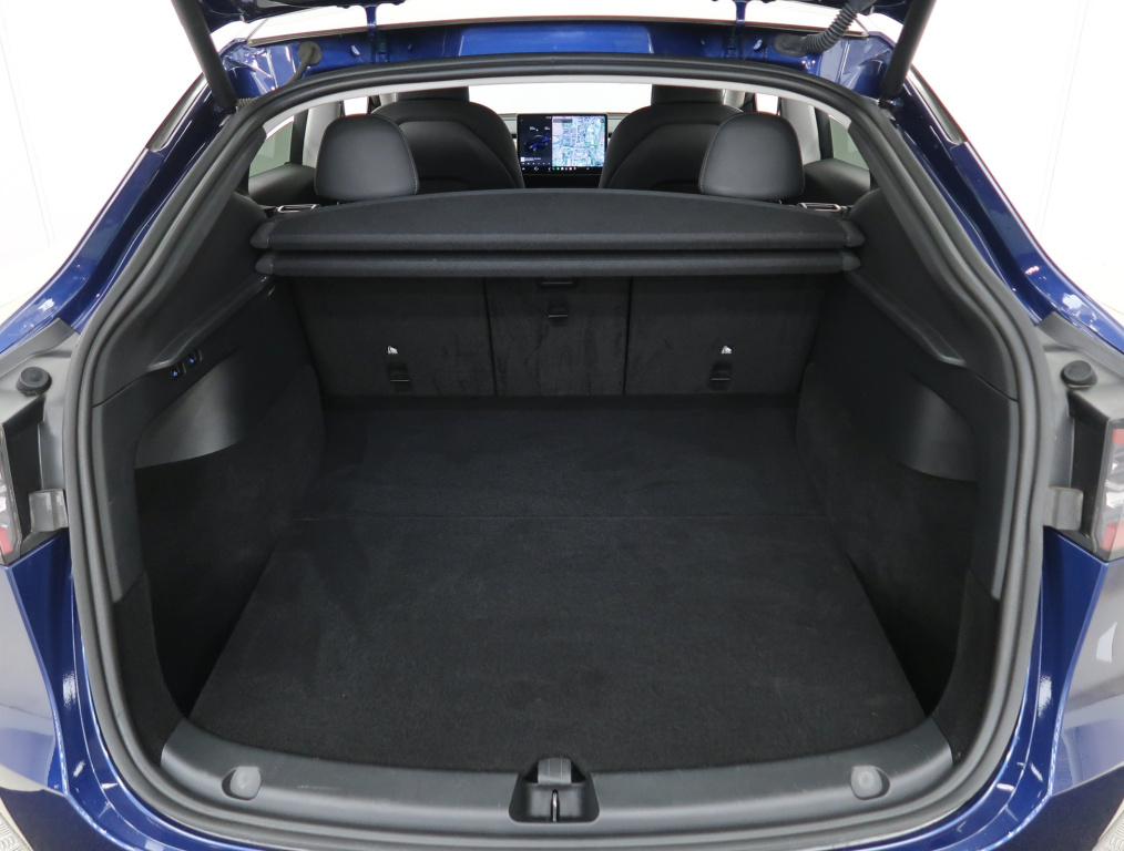 Tesla Model Y 4x4 2023 16