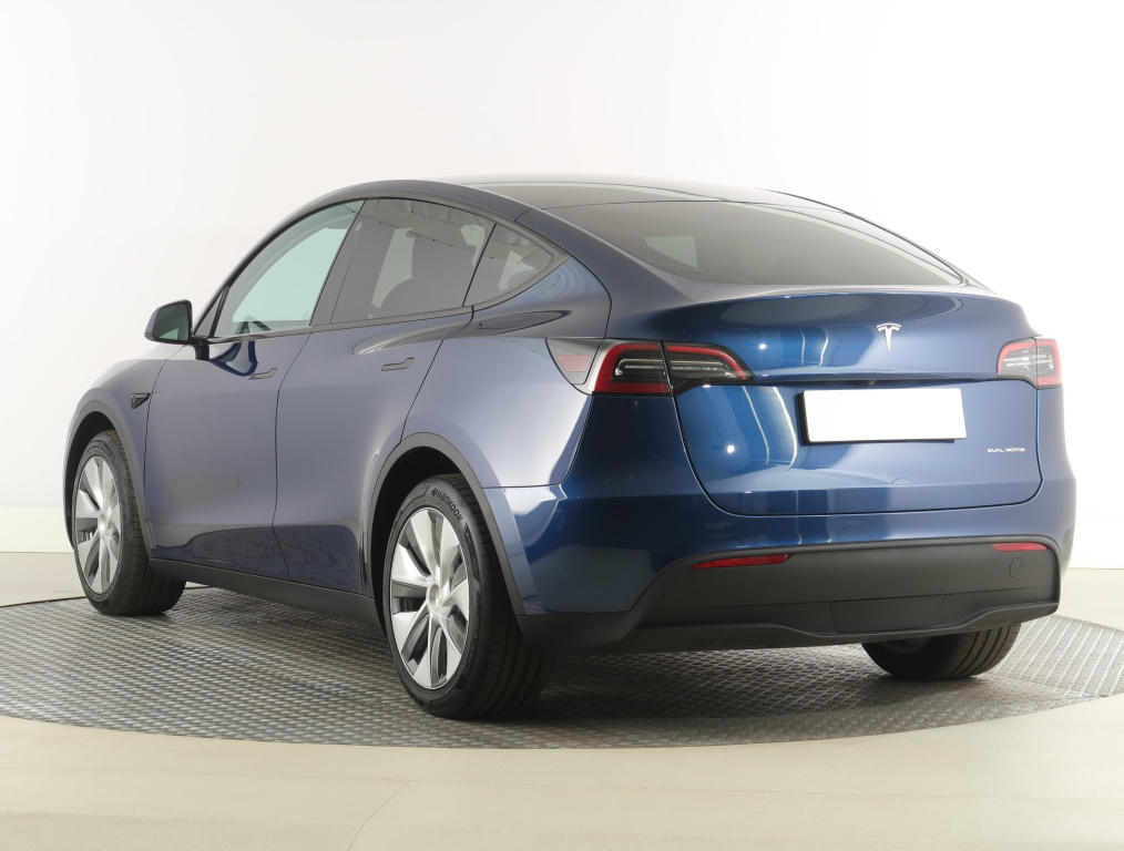 Tesla Model Y 4x4 2023 5