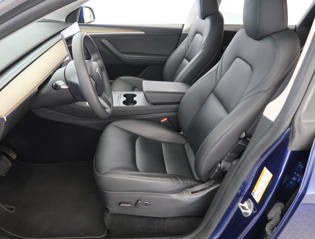 Tesla Model Y 4x4 2023 13