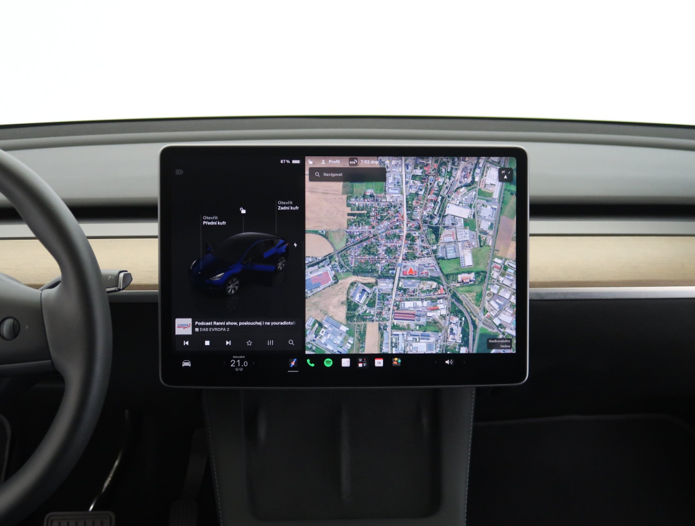 Tesla Model Y 4x4 2023 14