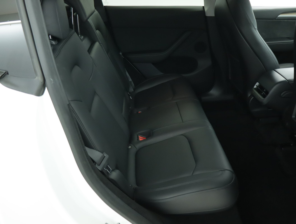 Tesla Model Y 4x4 2022 11