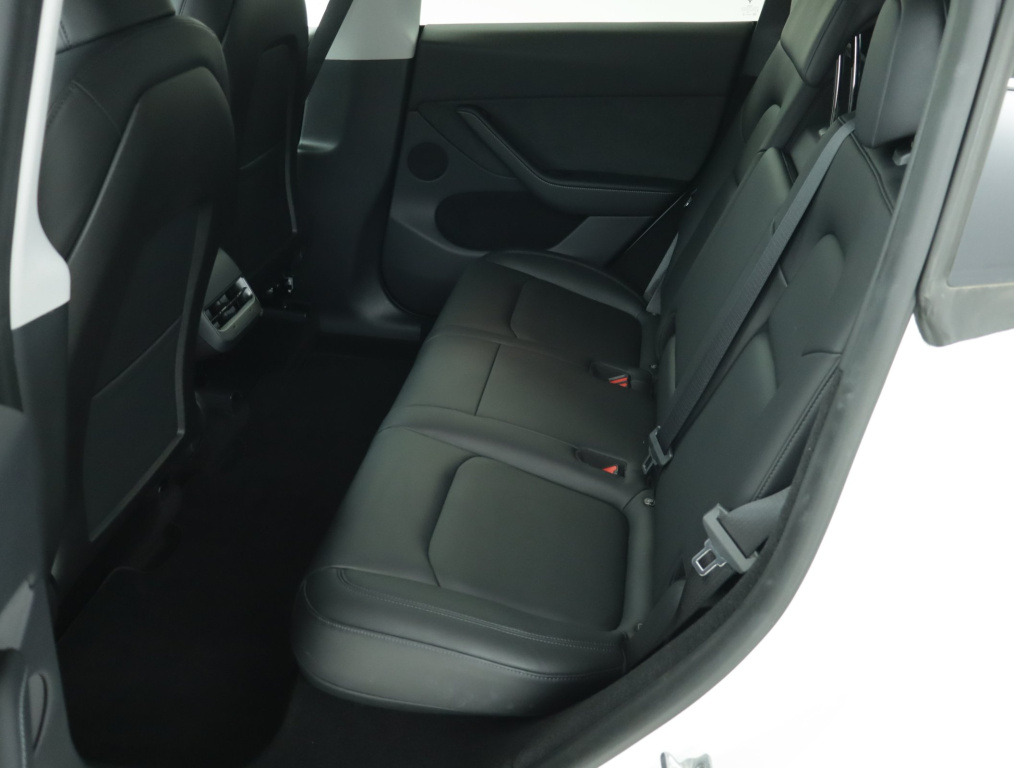 Tesla Model Y 4x4 2022 12
