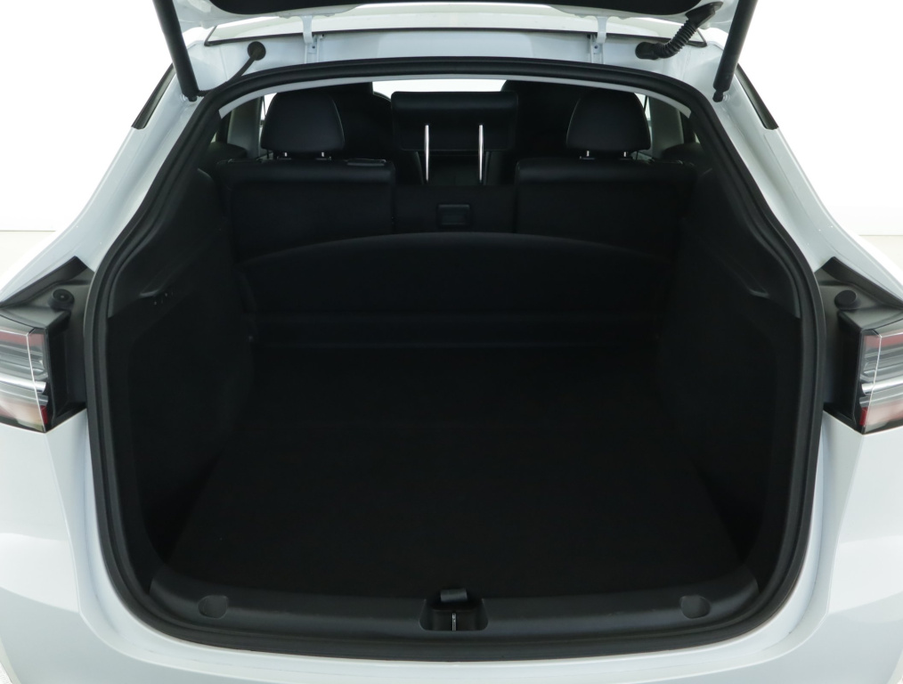 Tesla Model Y 4x4 2022 17