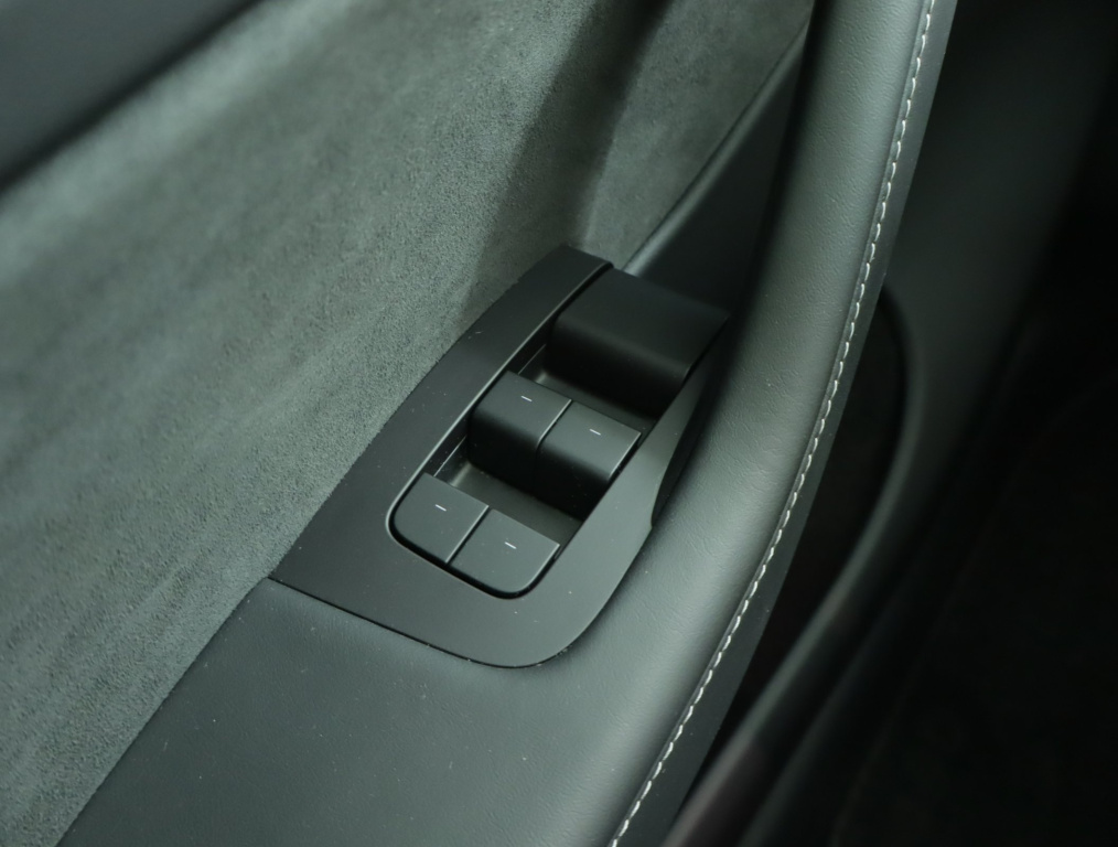 Tesla Model Y 4x4 2022 21