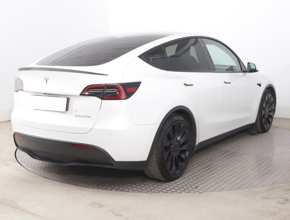 Tesla Model Y 4x4 2022 7