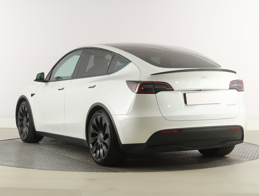 Tesla Model Y 4x4 2023 5