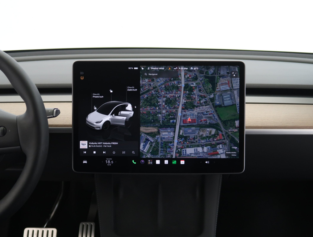 Tesla Model Y 4x4 2023 14