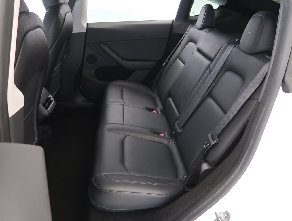 Tesla Model Y 4x4 2023 12