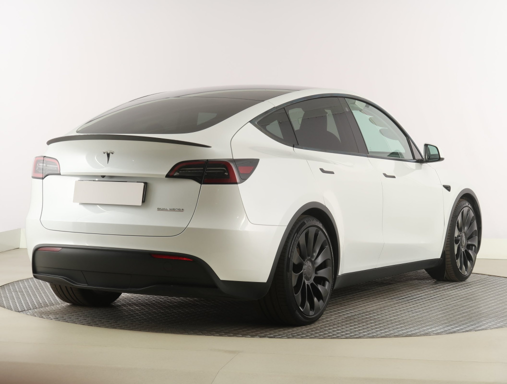 Tesla Model Y 4x4 2023 7