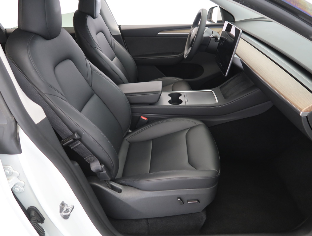 Tesla Model Y 4x4 2023 10