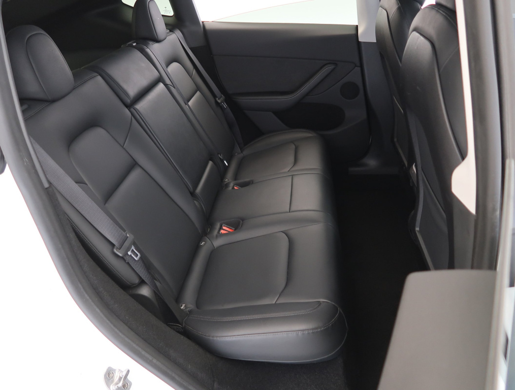 Tesla Model Y 4x4 2023 11