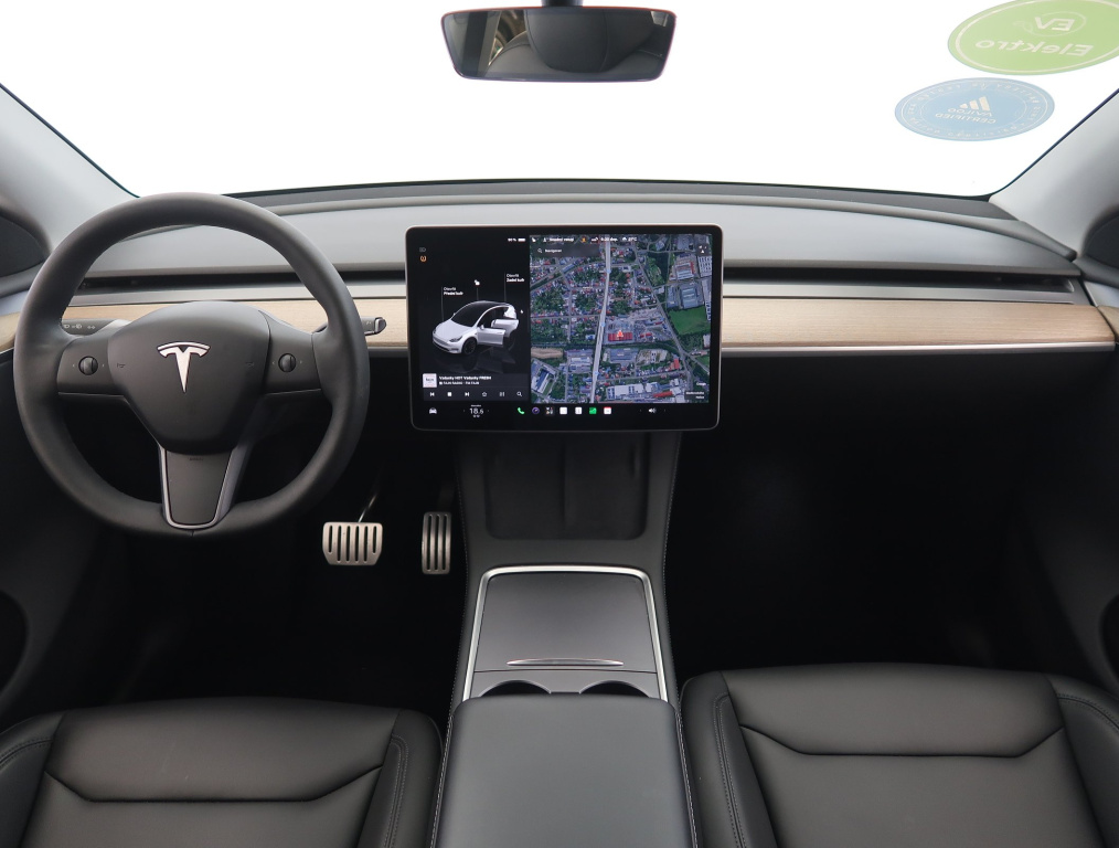 Tesla Model Y 4x4 2023 9