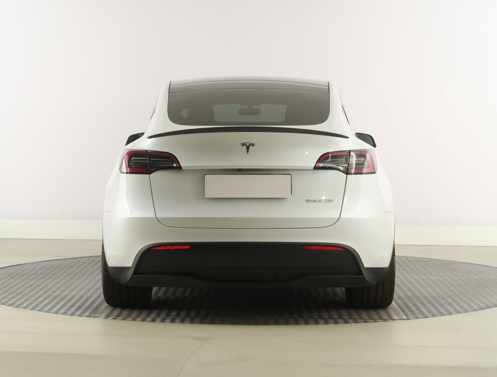 Tesla Model Y 4x4 2023 6