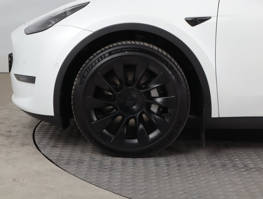 Tesla Model Y 4x4 2021 18