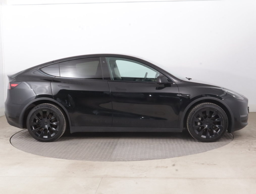 Tesla Model Y 4x4 2022 8