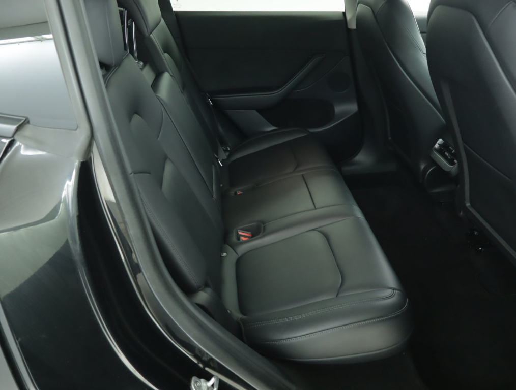 Tesla Model Y 4x4 2022 11