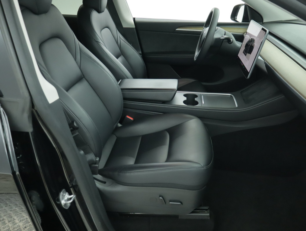 Tesla Model Y 4x4 2022 10