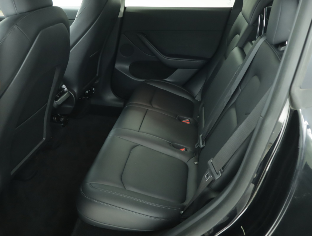 Tesla Model Y 4x4 2022 12