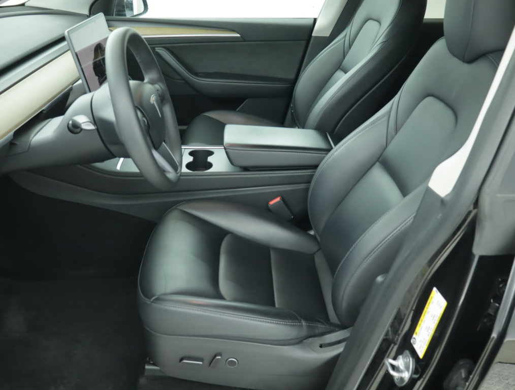 Tesla Model Y 4x4 2022 13