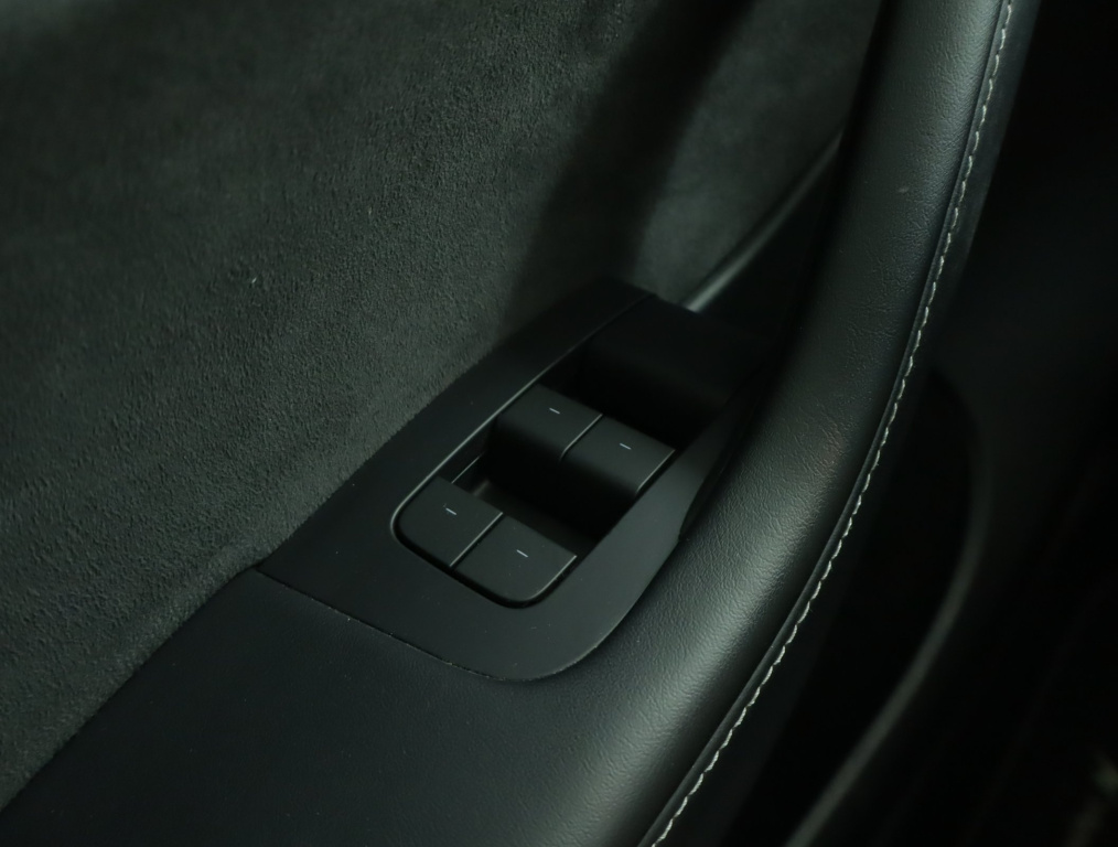 Tesla Model Y 4x4 2022 19