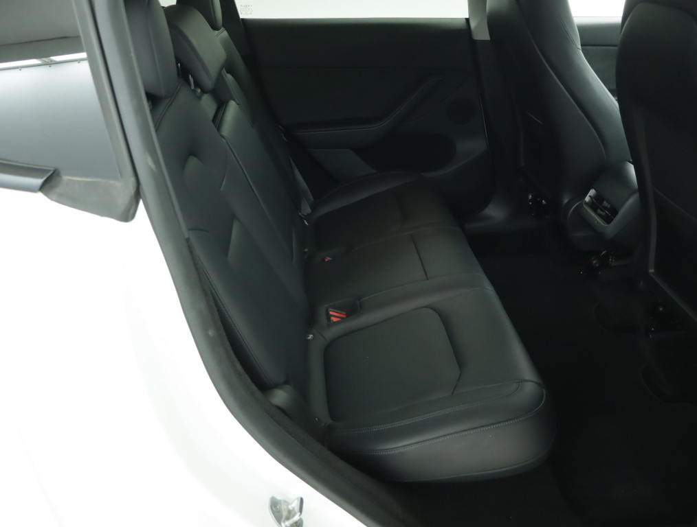 Tesla Model Y 4x4 2023 11