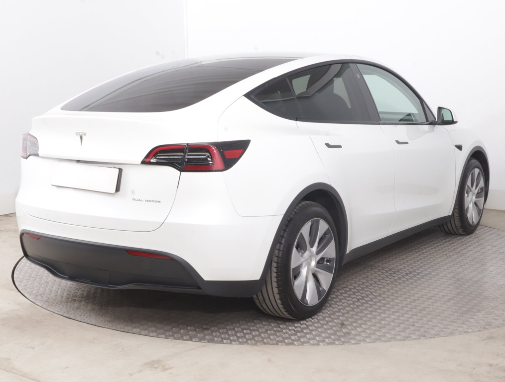 Tesla Model Y 4x4 2023 7