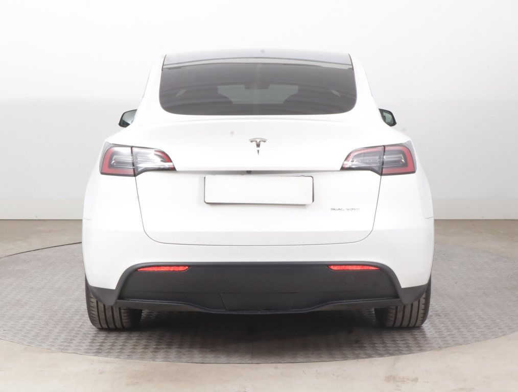 Tesla Model Y 4x4 2023 6