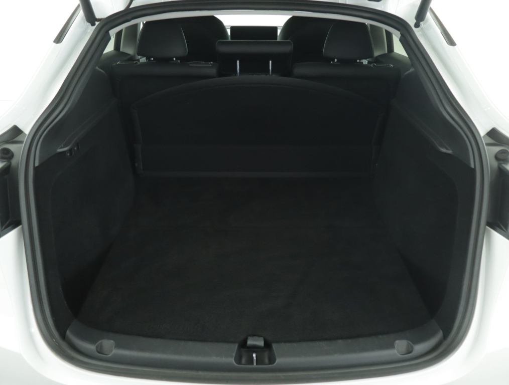 Tesla Model Y 4x4 2023 17