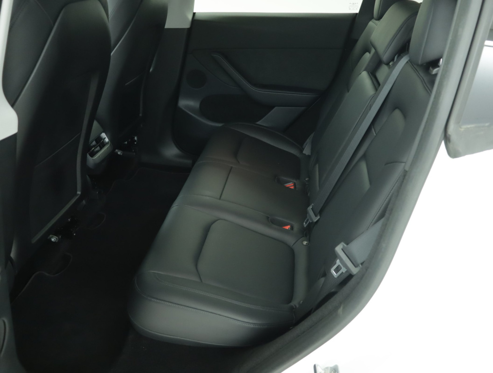 Tesla Model Y 4x4 2023 12