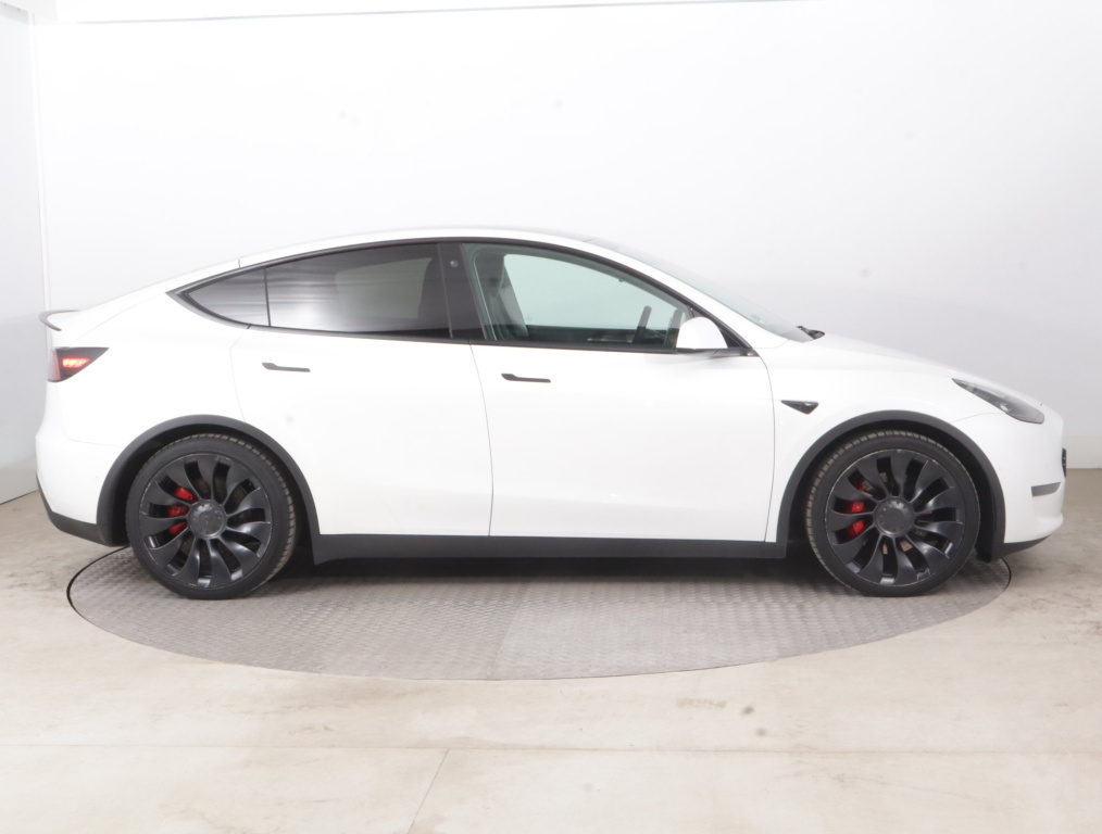 Tesla Model Y 4x4 2022 8