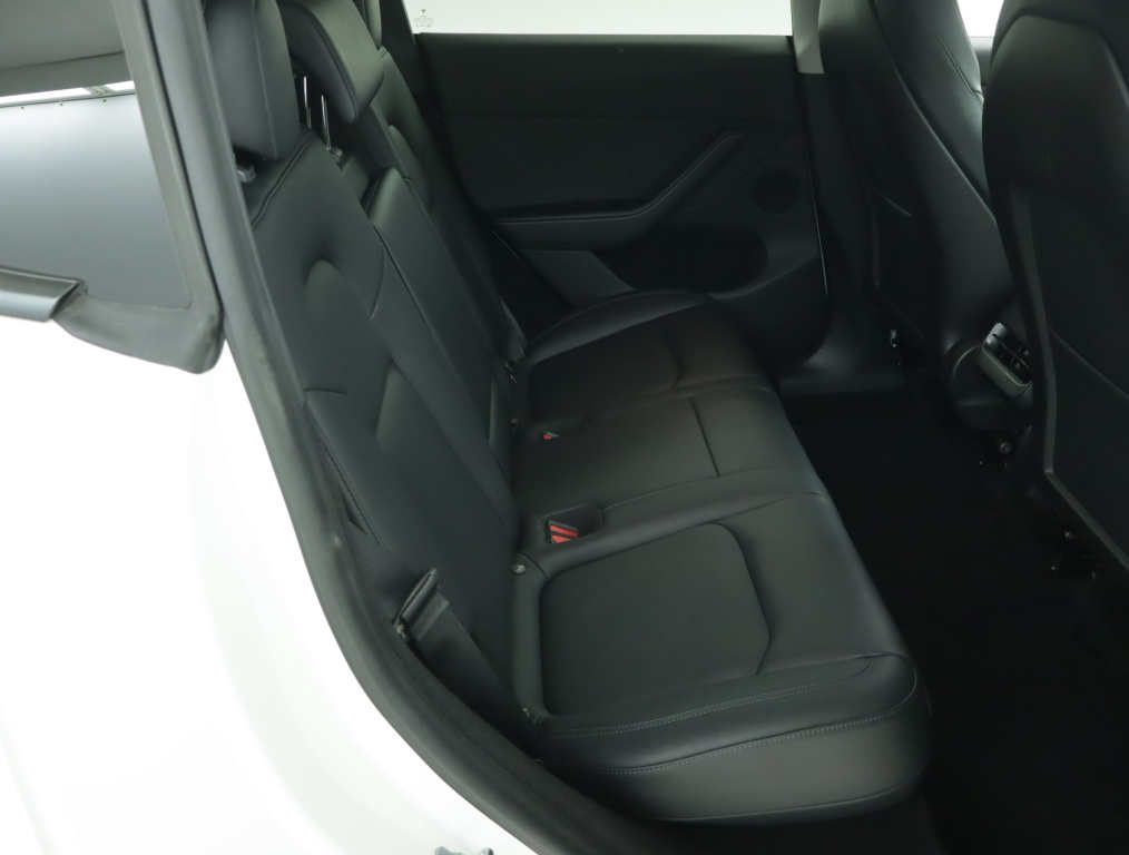 Tesla Model Y 4x4 2022 11