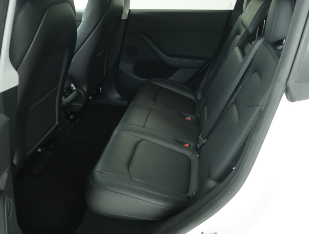 Tesla Model Y 4x4 2022 12