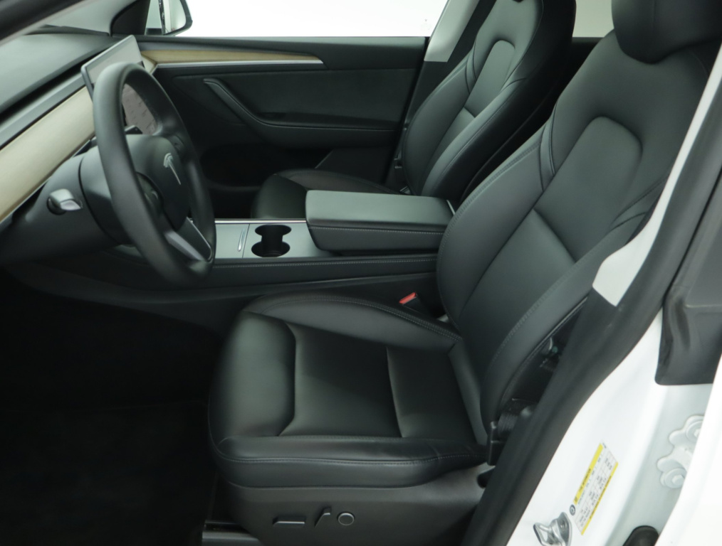 Tesla Model Y 4x4 2022 13
