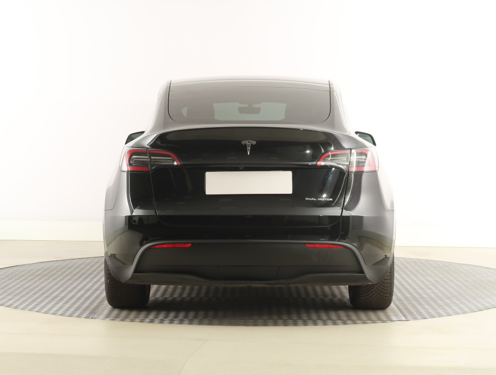 Tesla Model Y 4x4 2022 6