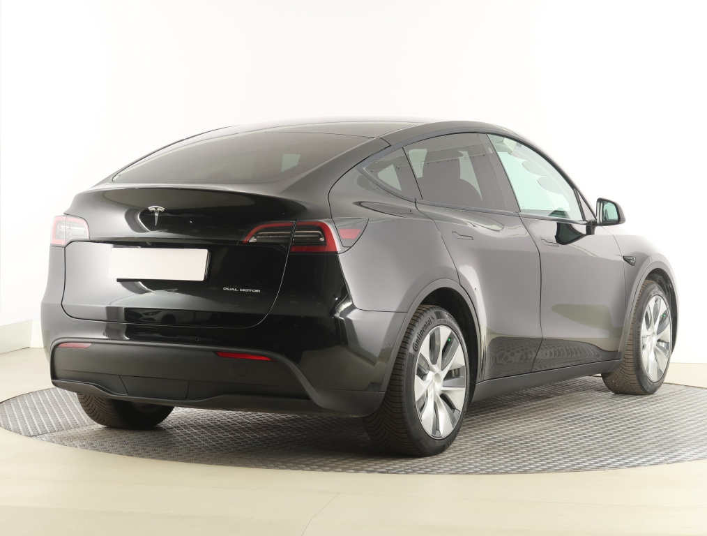 Tesla Model Y 4x4 2022 7
