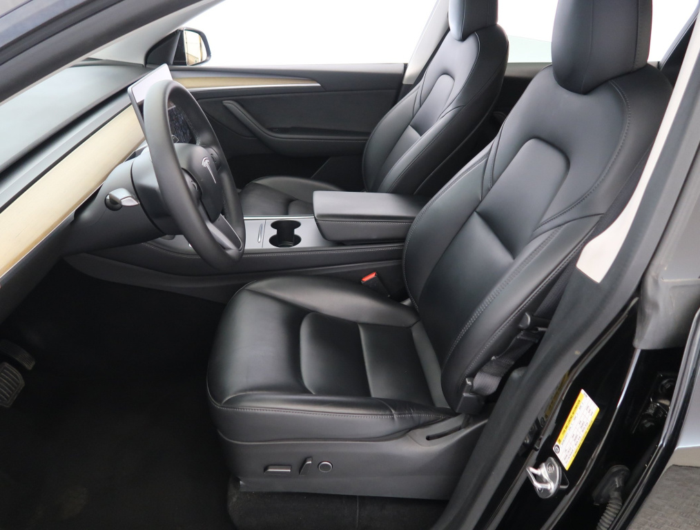 Tesla Model Y 4x4 2022 13