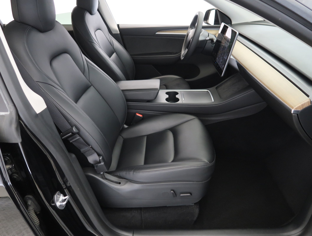 Tesla Model Y 4x4 2022 10