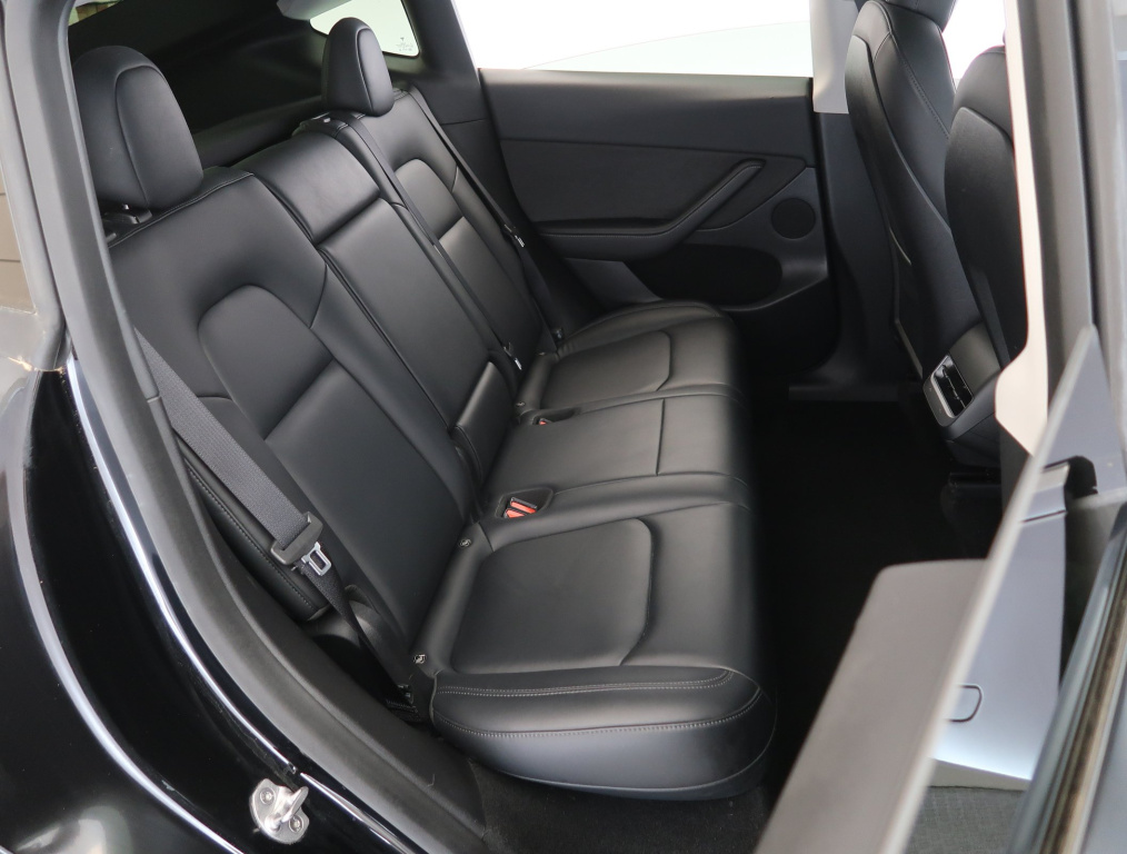 Tesla Model Y 4x4 2022 11