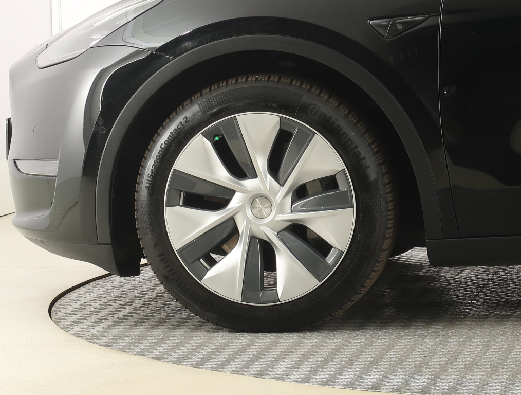 Tesla Model Y 4x4 2022 17
