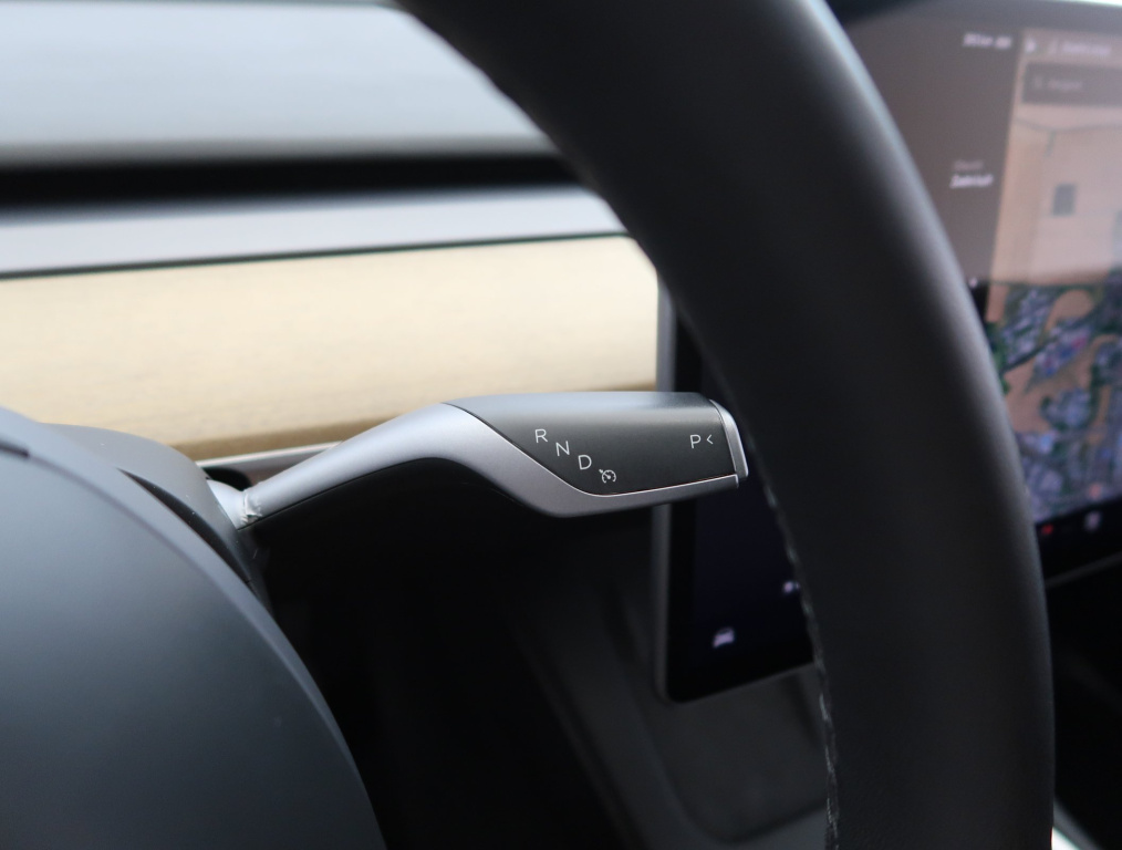 Tesla Model Y 4x4 2022 15